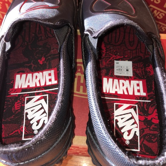Vans Classic Slip on Marvel women’s NEW - Picture 9 of 11